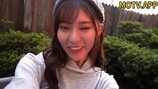 女学生试穿皮裤并要求操她。